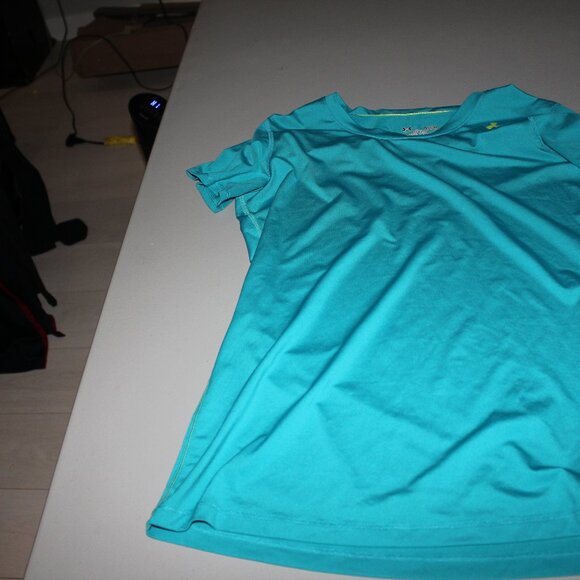 Blue Under Armour Fitted Top Size Medium - Picture 1 of 5